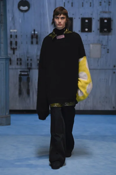 Look 28